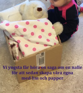 Först träffar de yngsta (som kallas fjärilar) nallen i en saga.